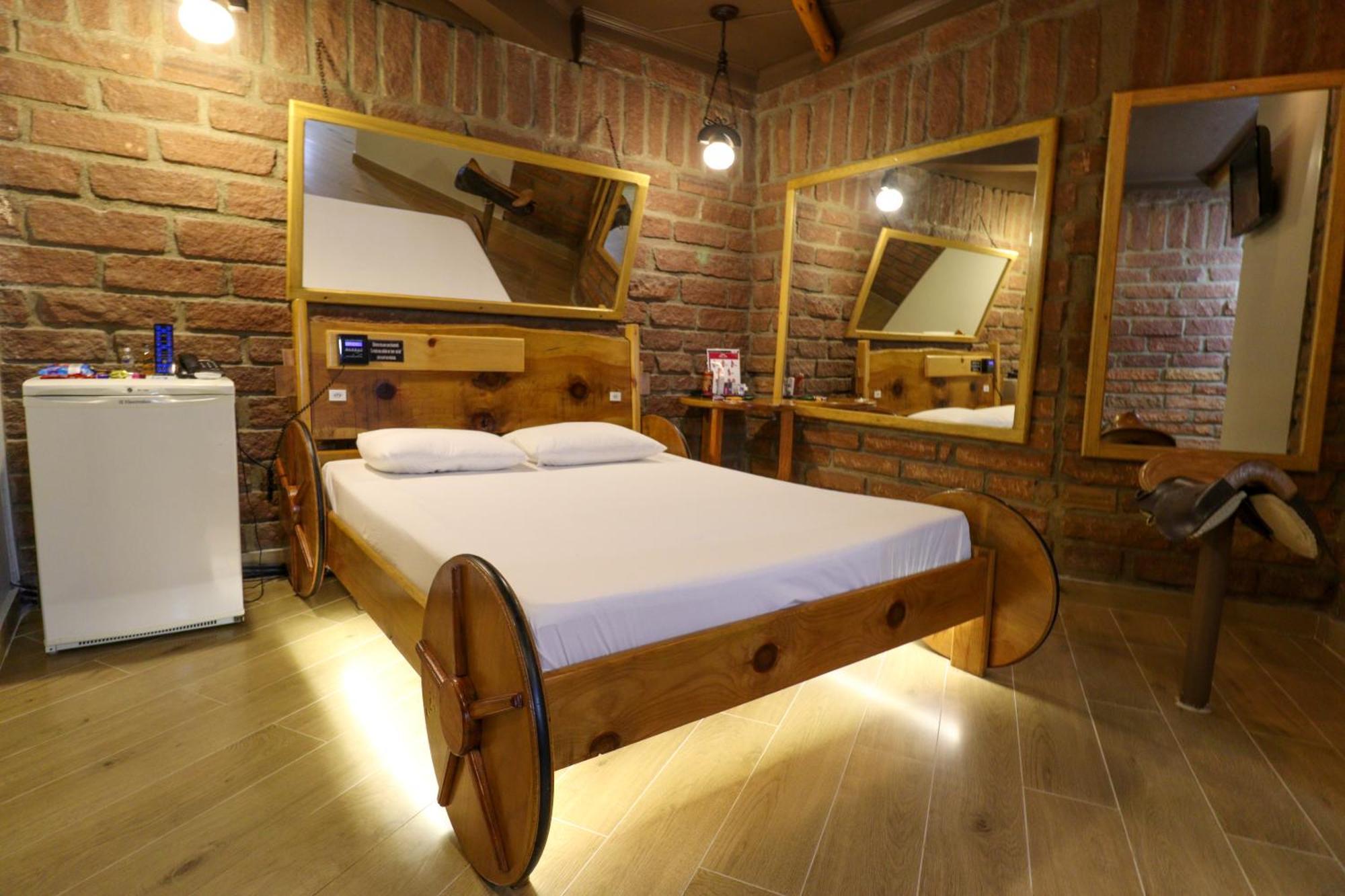 Casa De Pedra Motel *